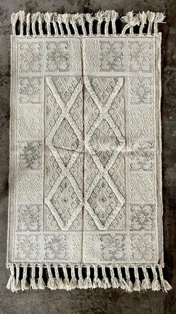 Hand Knotted Wool & Cotton RUG 28 (4x6 ft)