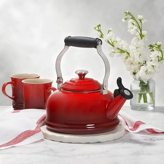 Le Creuset Whistling Kettle, 1.7 Qt. w/ Stainless Steel Knob