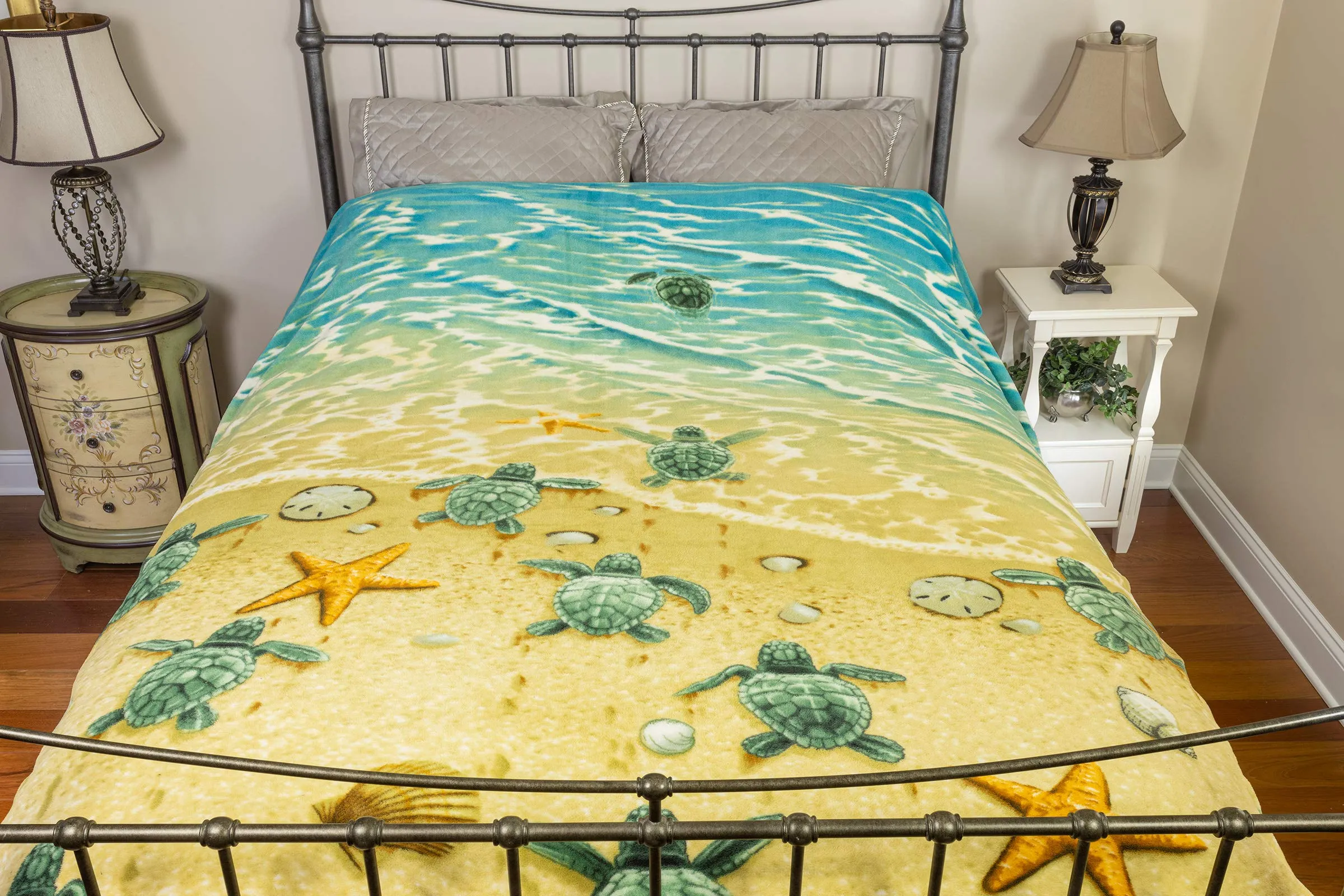 Super Soft Full/Queen Size Fleece Blanket, 75" X 90" (Turtles On The Beach)